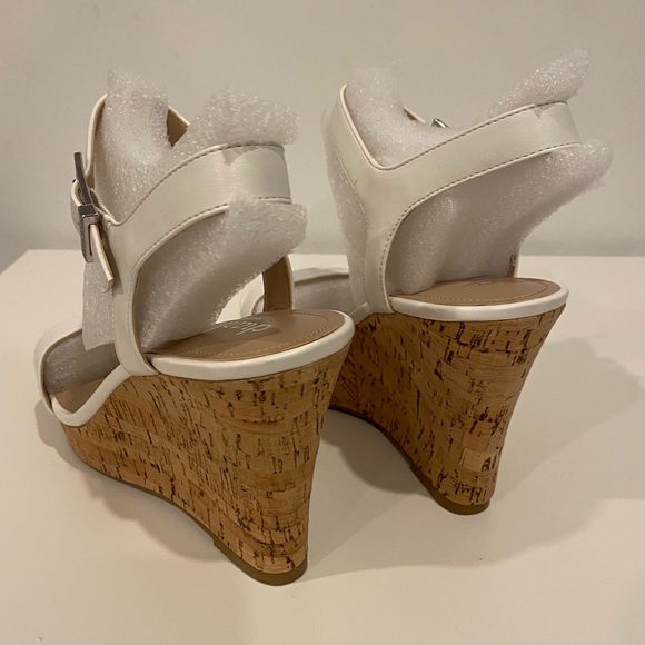 Charles by Charles David - Lindy Wedge Sandals with Box - Size 10 - Picture 4 of 11